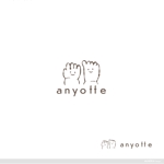 MARIKA design 藤田 文香 (queens_create)さんのこどもの手形足形を記念品に残すグッズ「anyotte(アンヨッテ)」のロゴへの提案
