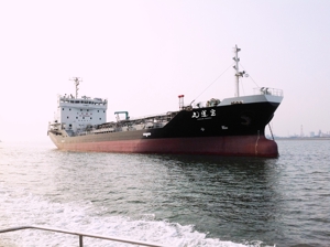 kyokyo (kyokyo)さんの石油タンカーの船体表示への提案