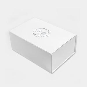 s m d s (smds)さんの高級美容液のパッケージに印刷する商品名ロゴデザインへの提案
