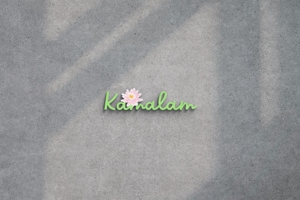 T98 (t98-k)さんの輸入雑貨ブランド「Kamalam（カマラ）」のロゴへの提案