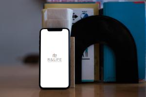 Fowmas.Design (fowmas_23)さんのリフォーム、不動産仲介を行う会社「R&LIFE 」の会社ロゴへの提案