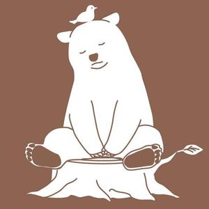 ves. (vesuvesu)さんのアウトドア商品にプリントする『木に座っているクマ』のイラストへの提案