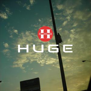 geeraさんの企業名「HUGE」のロゴ作成への提案