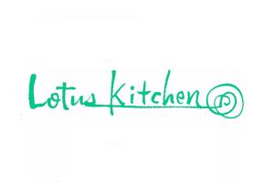 てがきや (tegakiya)さんの「Lotus Kitchen」のロゴ作成への提案