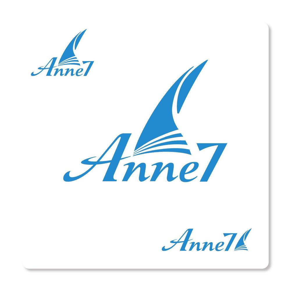 ヨットの船体に描く「Anne7」の船名ロゴ