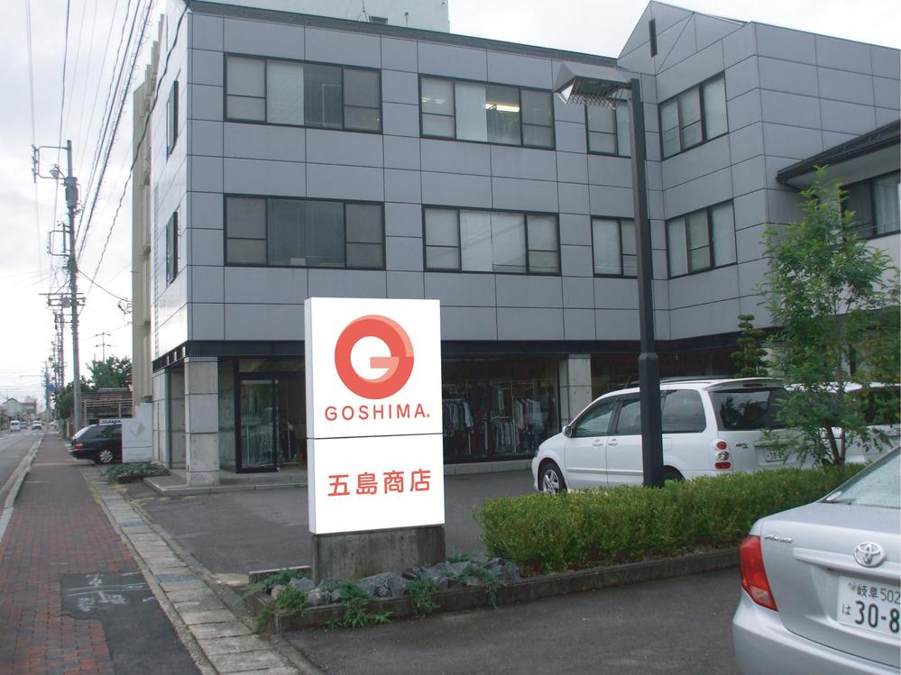 婦人服の看板ロゴ