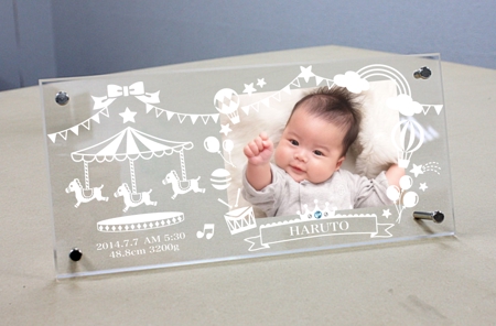 s−pom141 (sappon)さんの出産祝い・赤ちゃんの写真用フォトフレームのデザイン（全50,000円）への提案