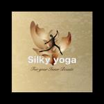 Me-deru (mederu)さんの屋号「Silky yoga」のロゴへの提案