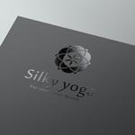 monkey designs (gerkeely)さんの屋号「Silky yoga」のロゴへの提案