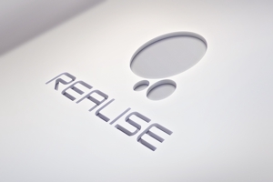 Nyankichi.com (Nyankichi_com)さんの競泳水着を中心としたコスチュームブランド『REALISE』のロゴへの提案