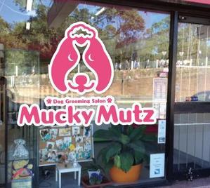 Hiko-KZ Design (hiko-kz)さんのドッグ　トリミングサロン　『Mucky Mutz Dog Grooming』の　ロゴへの提案