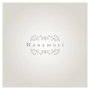 武藤一馬 (mintogreen)さんの女性向けアパレルブランド「Hanamoli」のロゴへの提案