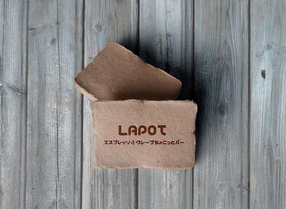 カフェ「LAPOT」のロゴ。サブタイトルあり。