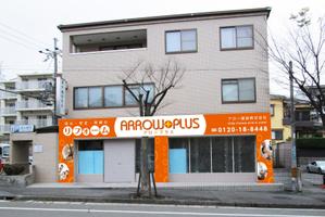 K-Design (kurohigekun)さんのリフォーム店の入口の壁面の外観デザインへの提案
