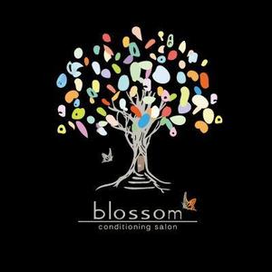 sai ()さんのおしゃれロゴの得意なクリエーター様！ リラクゼーションサロン「blossom」のロゴ作成依頼への提案