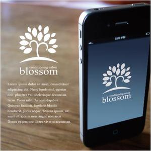 drkigawa (drkigawa)さんのおしゃれロゴの得意なクリエーター様！ リラクゼーションサロン「blossom」のロゴ作成依頼への提案