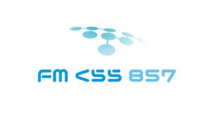 arc design (kanmai)さんの新設コミュニティFM放送局（ラジオ局）「FMくらら857」のロゴへの提案