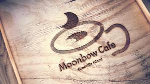 MOMOMO (ham-egg)さんの カナダ　バンクーバー／ナチュラルカフェの Moonbow cafe のブランドロゴ。への提案