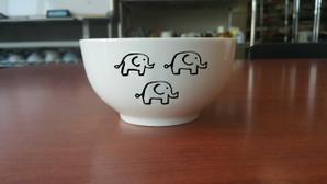 ぴかさん ()さんの大人が好そうなシンプルな動物デザイン(洋風茶碗のオリジナルデザイン)への提案