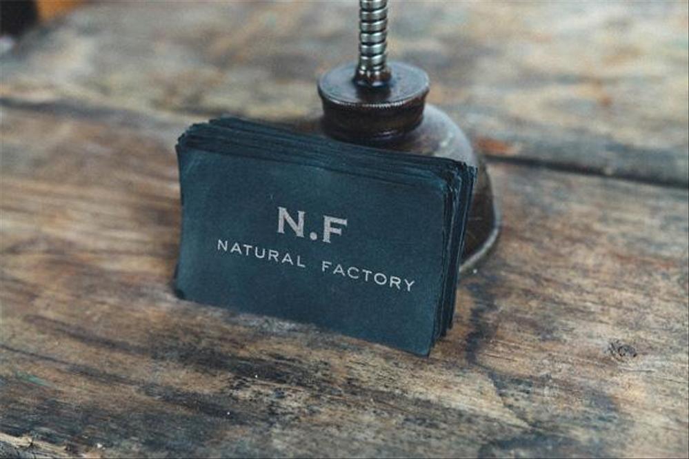 インテリアショップ『natural factory』のロゴ