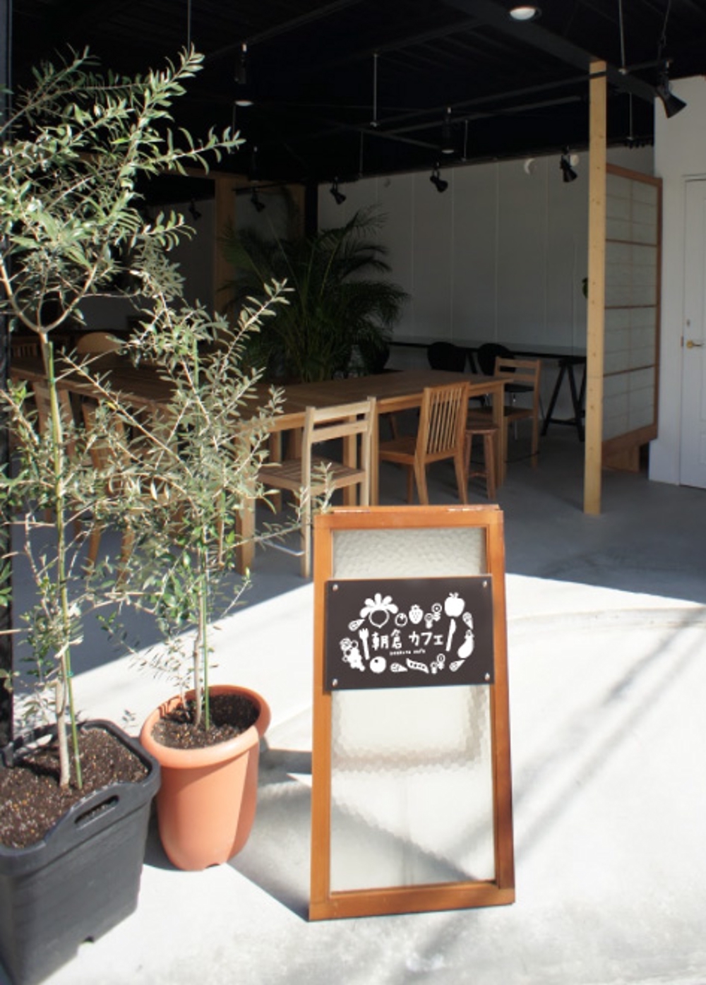 オーガニックレストラン朝倉カフェのロゴデザイン