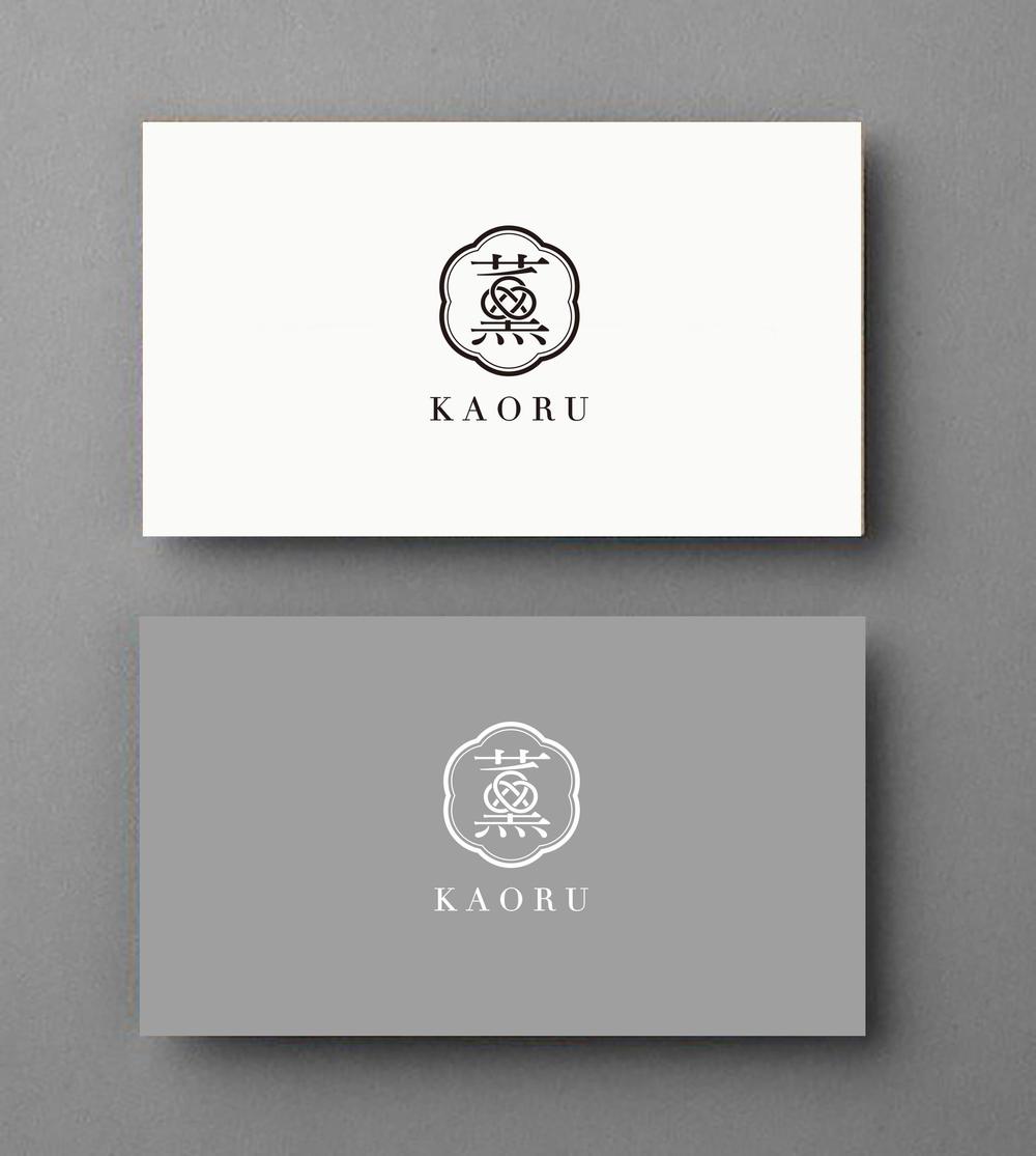 「薫」もしくは「Kaoru」「KAORU」（漢字とローマ字の両方でもいい）をロゴデザインしてほしい。