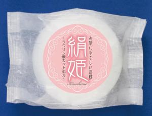 TRIAL (trial)さんの化粧石鹸の新作商品に張るシールのデザイン。コンセプトは肌に優しい石鹸で、名前は「絹姫」。への提案
