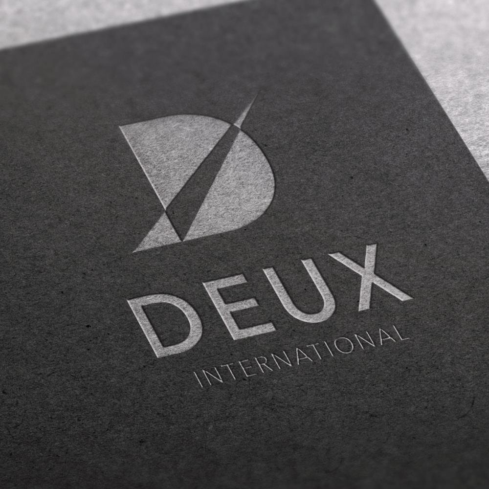 貿易商社　DEUX INTERNATIONAL株式会社の企業ロゴ