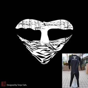 天上大風 (st-s)さんのウェットスーツ/Tシャツの背中のイラスト【ザトウクジラの尾びれ】への提案
