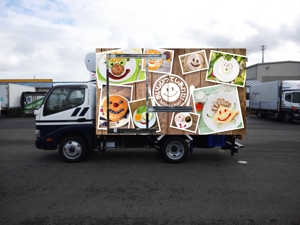 raydesign (hraydesign)さんの食品輸送車ボディープリントデザイン看板依頼への提案