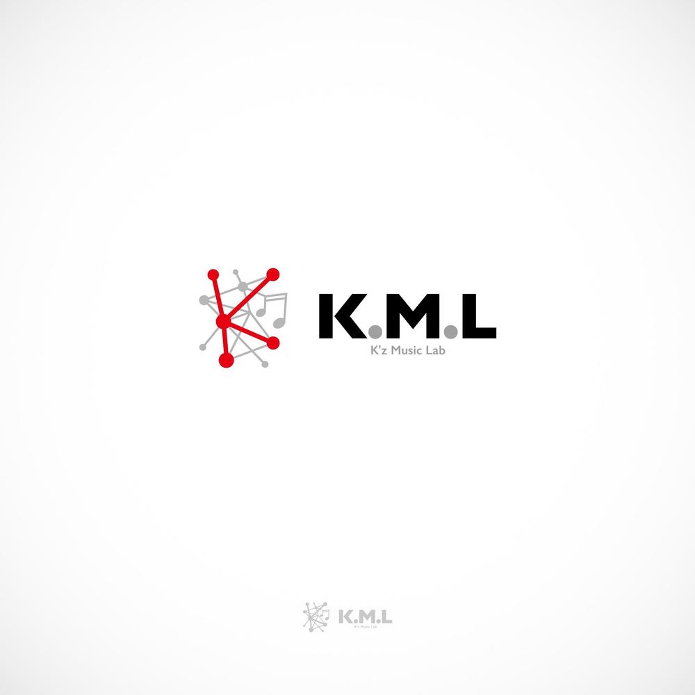 架空のレコード会社「K.M.L」のロゴ