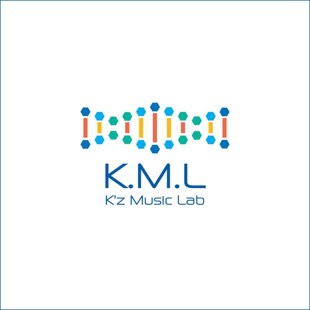 架空のレコード会社「K.M.L」のロゴ