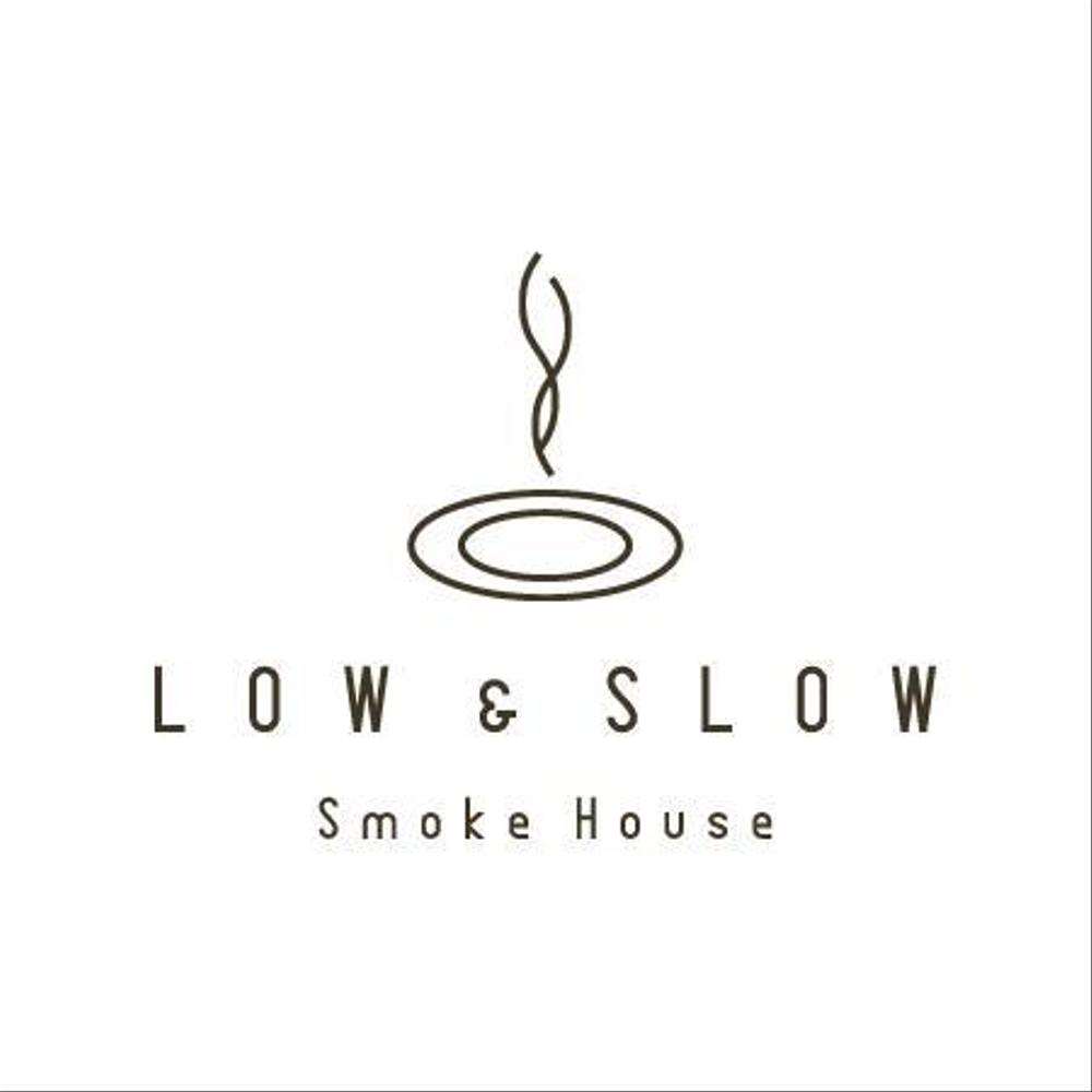 飲食店「LOW & SLOW」のロゴ