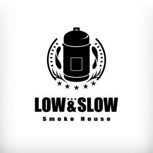 qoosanta ()さんの飲食店「LOW & SLOW」のロゴへの提案