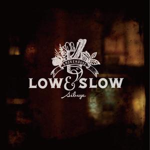 sai ()さんの飲食店「LOW & SLOW」のロゴへの提案