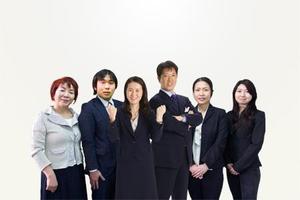 ぺぷち (pepu-chi)さんの職員6人の集合写真の修正作業（Photoshop等を使った合成写真の制作）への提案