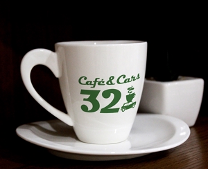 竜の方舟 (ronsunn)さんの新規Open飲食店カフェダイニング「café&cars 32」のロゴへの提案