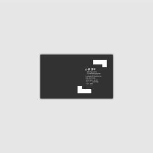 Ü design (ue_taro)さんのフリーランスのカメラマンとして活動する名刺デザインへの提案