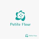 RGM.DESIGN (rgm_m)さんのアパレルショップサイト「Petite Fleur」のロゴへの提案