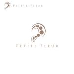 taguriano (YTOKU)さんのアパレルショップサイト「Petite Fleur」のロゴへの提案