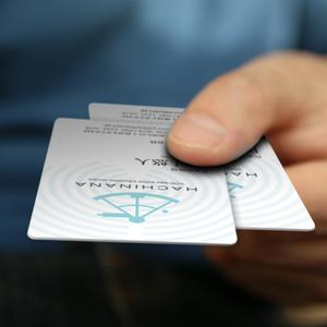 PlusOne (plusHD)さんの8Nana株式会社の名刺への提案