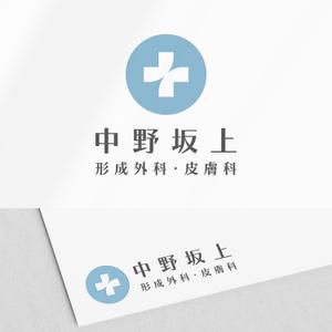 BUTTER GRAPHICS (tsukasa110)さんの医療クリニックのロゴデザイン（白十字・ライトブルー・漢字表記あり）への提案