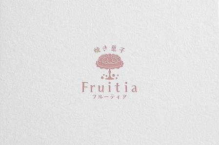 ALTAGRAPH (ALTAGRAPH)さんの焼き菓子オンラインShop「焼き菓子 Fruitia」のロゴへの提案