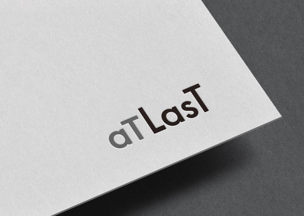 芸能事務所名「aTLasT」（アトラスト）のロゴ