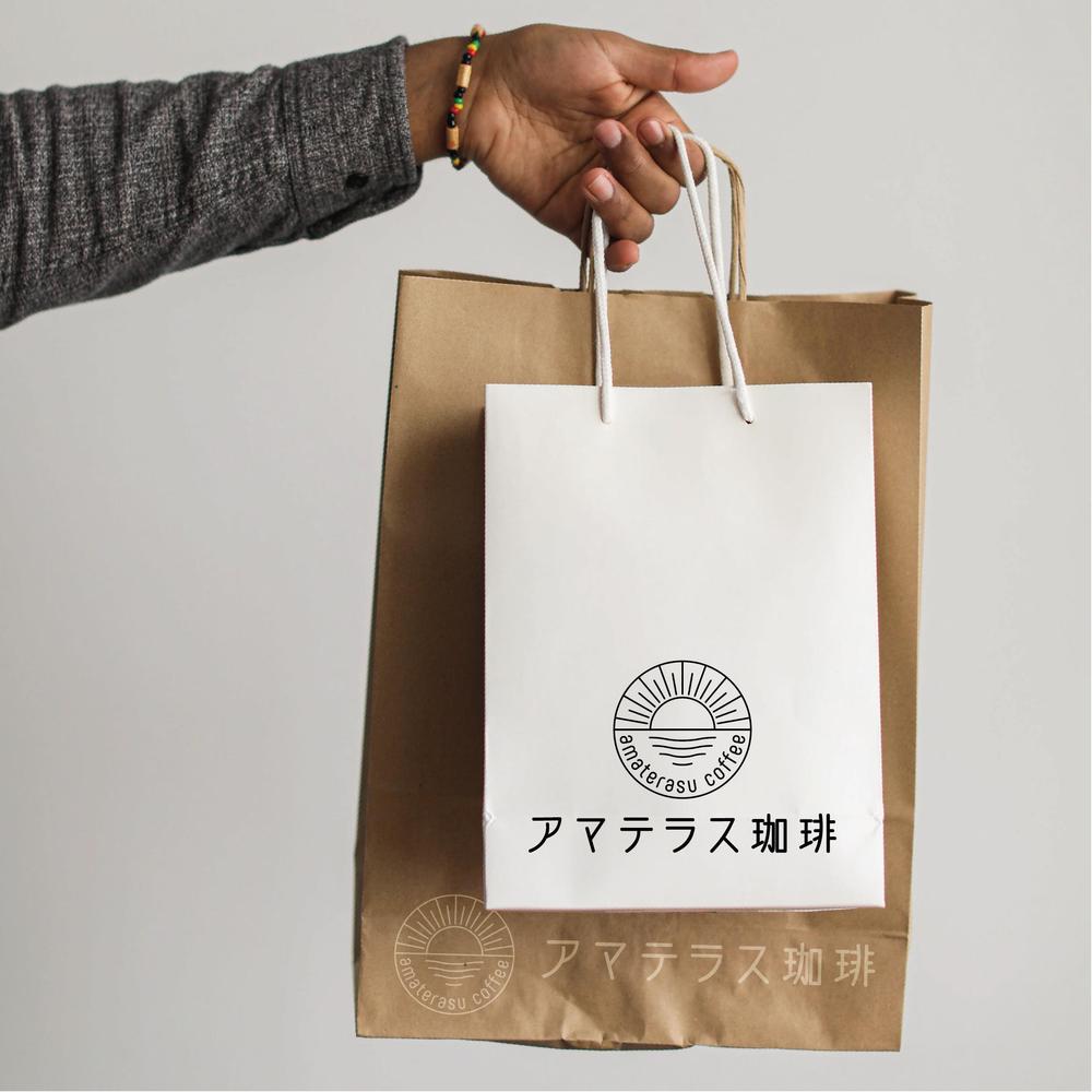 海に面した歴史的建造物内のカフェ店舗のロゴ