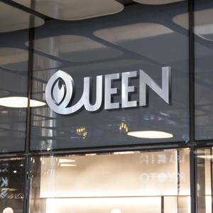 poorman (poorman)さんのキャバクラ『QUEEN』のロゴへの提案