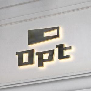 poorman (poorman)さんのシンプル＆高品質なビジネス仕様の滞在施設「Opt」のロゴ（看板）への提案
