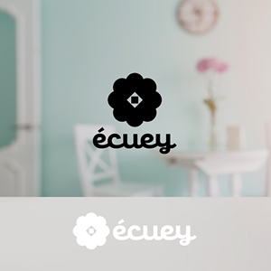 cham (chamda)さんのアパレルショップサイト「écuey」のロゴへの提案