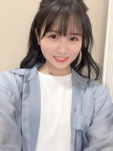める。