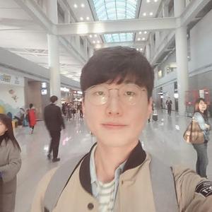 韓国でデザイナーをやってました。